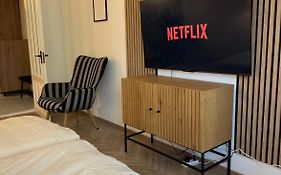 One Room Apartment- Self Check-In 24H