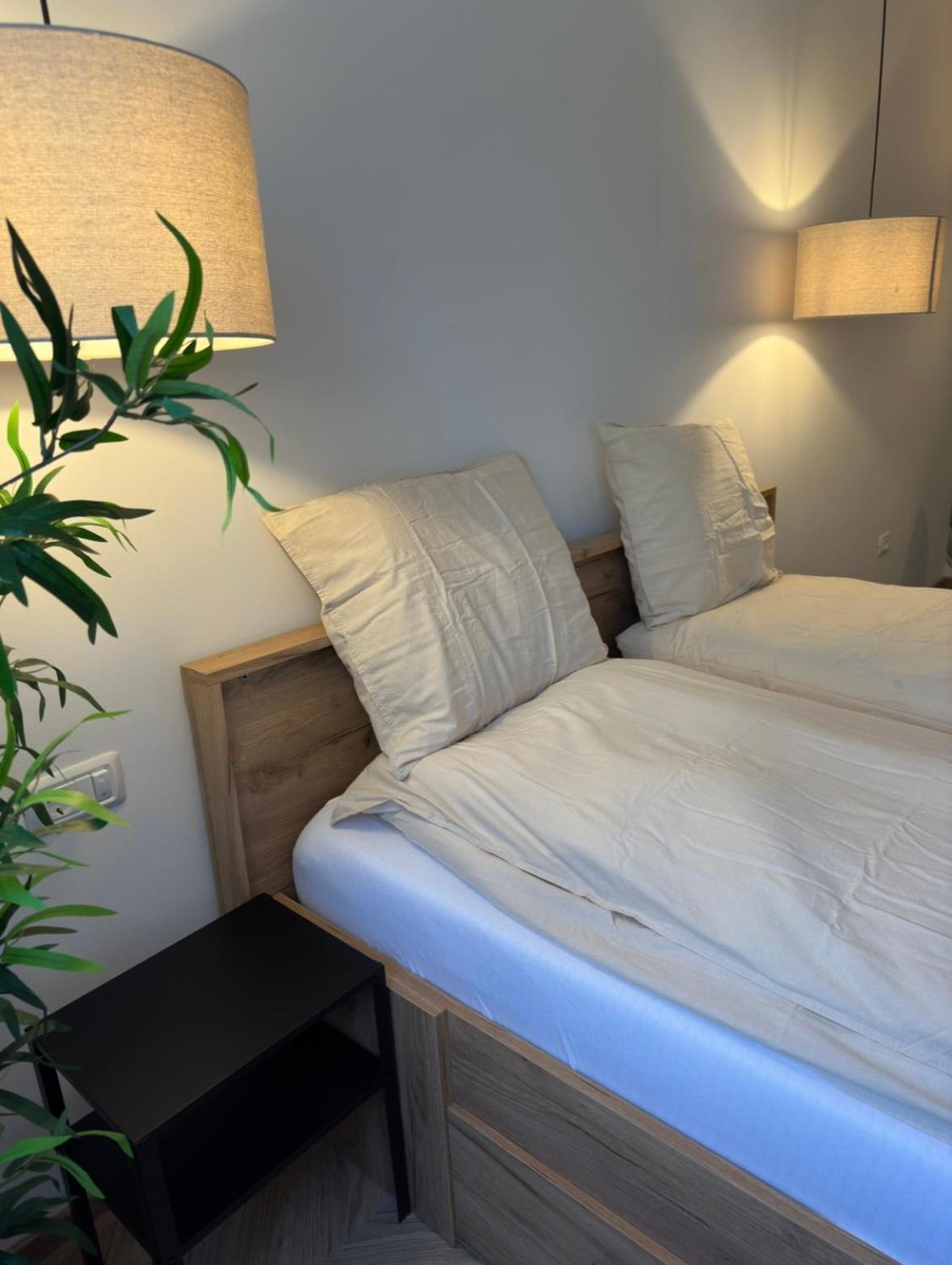 One Room Apartment- Self Check-In 24H Resita Exterior foto